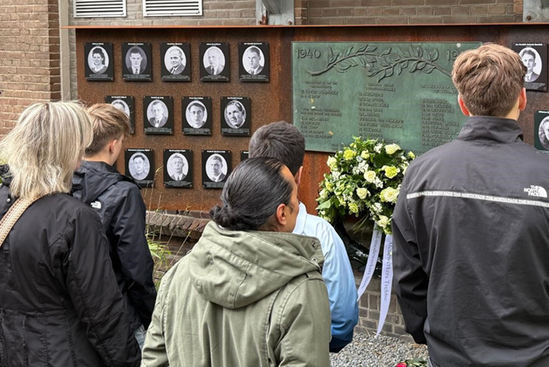 De Bouwsteen adopteert oorlogsmonument